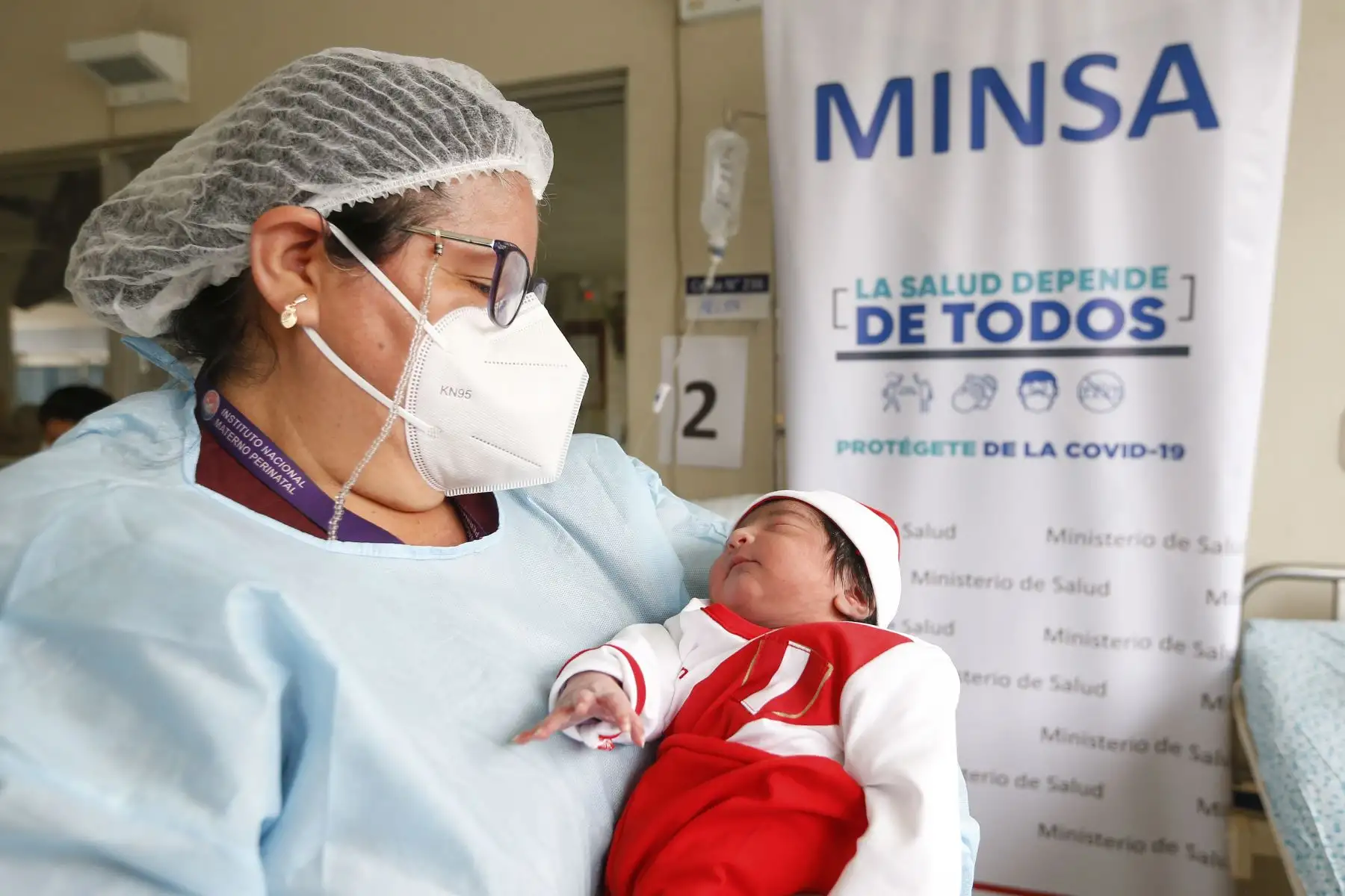 Presentan a los primeros bebés del 2021 en el Instituto Nacional Materno Perinatal. Foto: Minsa