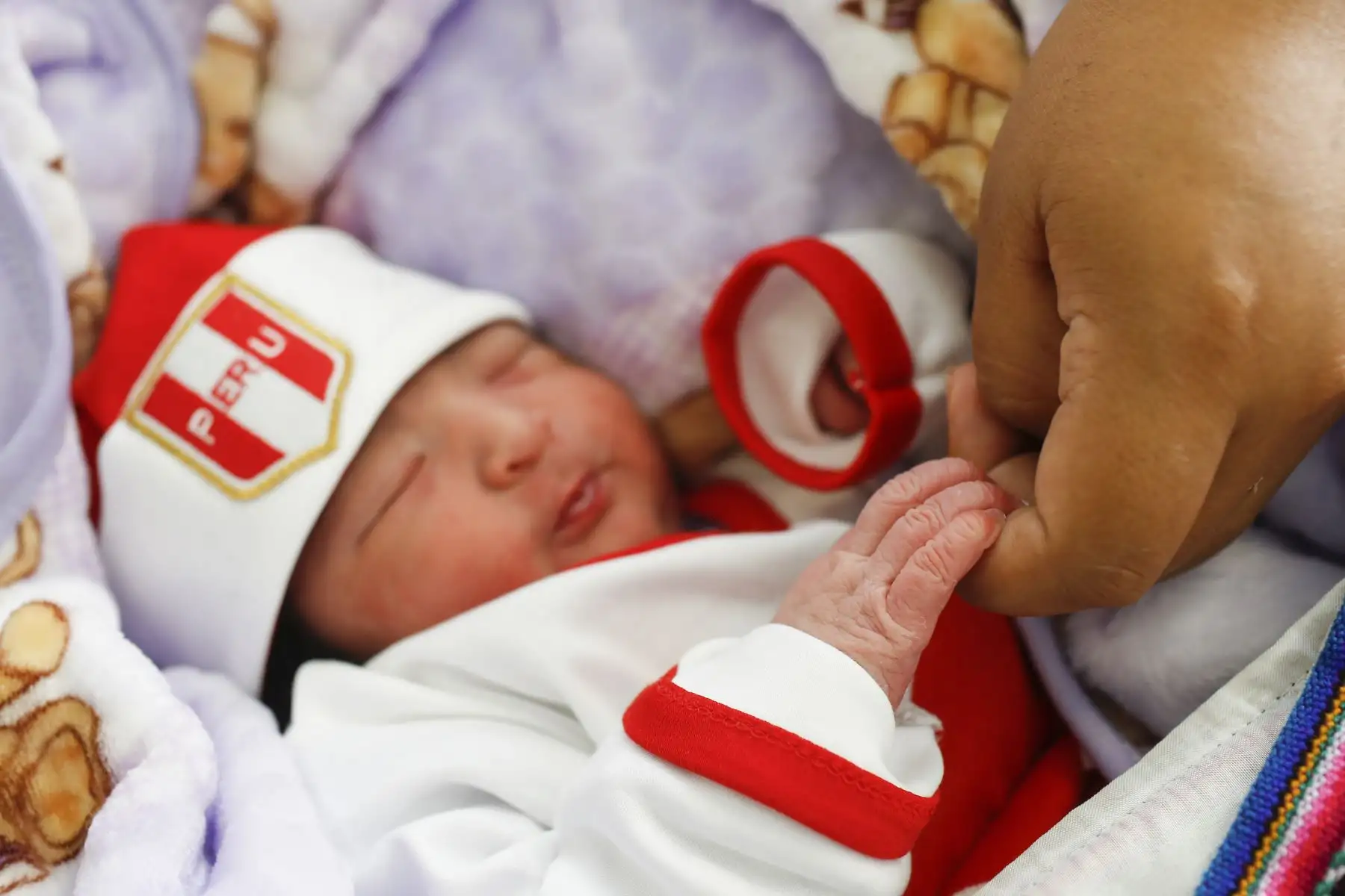 Presentan a los primeros bebés del 2021 en el Instituto Nacional Materno Perinatal. Foto: Minsa