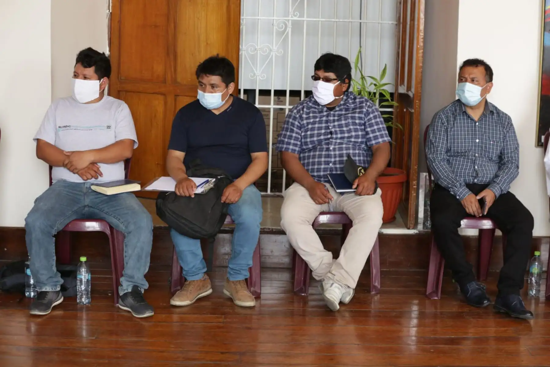 Ministros de los sectores: Agricultura, Transportes y Comercio Exterior se reúnen en  La Libertad con representantes de trabajadores agrarios para conformar la comisión de diálogo donde se viene escuchando las demandas de los actores involucrados.
Foto: PCM