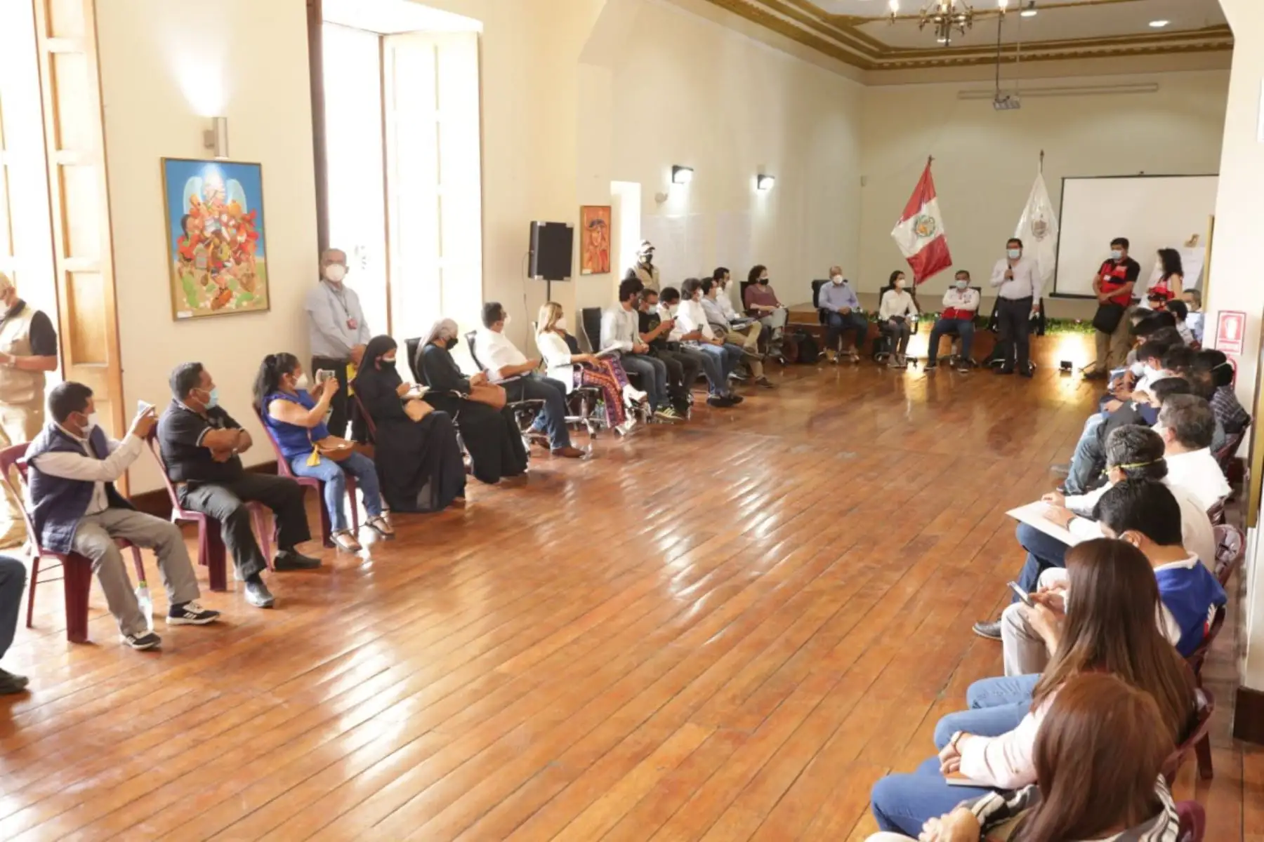 Ministros de los sectores: Agricultura, Transportes y Comercio Exterior se reúnen en  La Libertad con representantes de trabajadores agrarios para conformar la comisión de diálogo donde se viene escuchando las demandas de los actores involucrados.
Foto: PCM