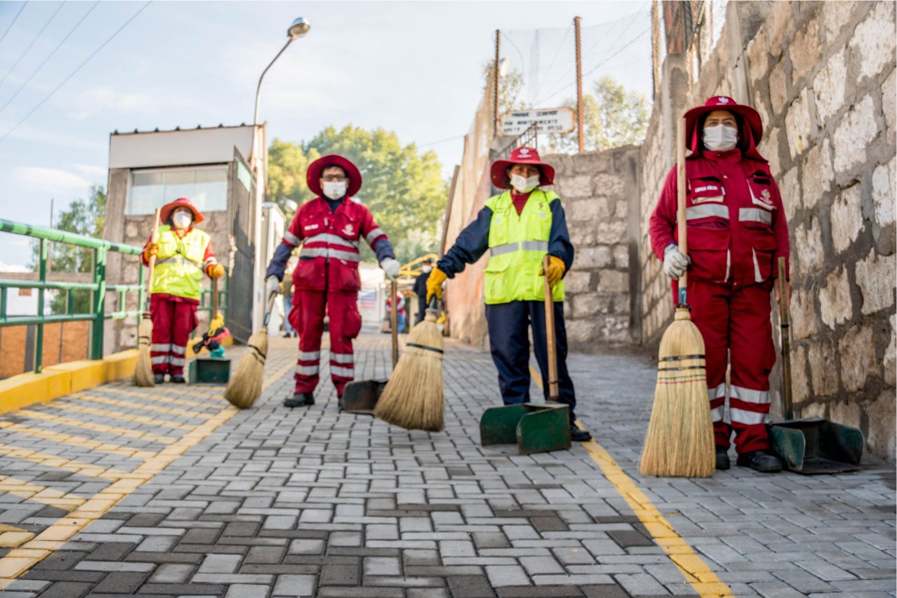 Colaboradores de limpieza pública recogieron 100 toneladas de residuos orgánicos e inorgánicos en Arequipa. Foto: Municipalidad de Arequipa