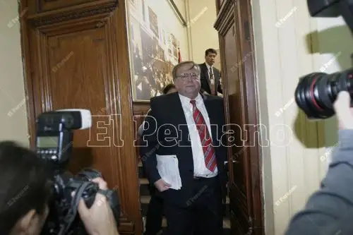 Lima - 13 octubre 2004 / Alfredo Gonzales, congresista por el partido Solución Popular. Foto: Diario Oficial El Peruano