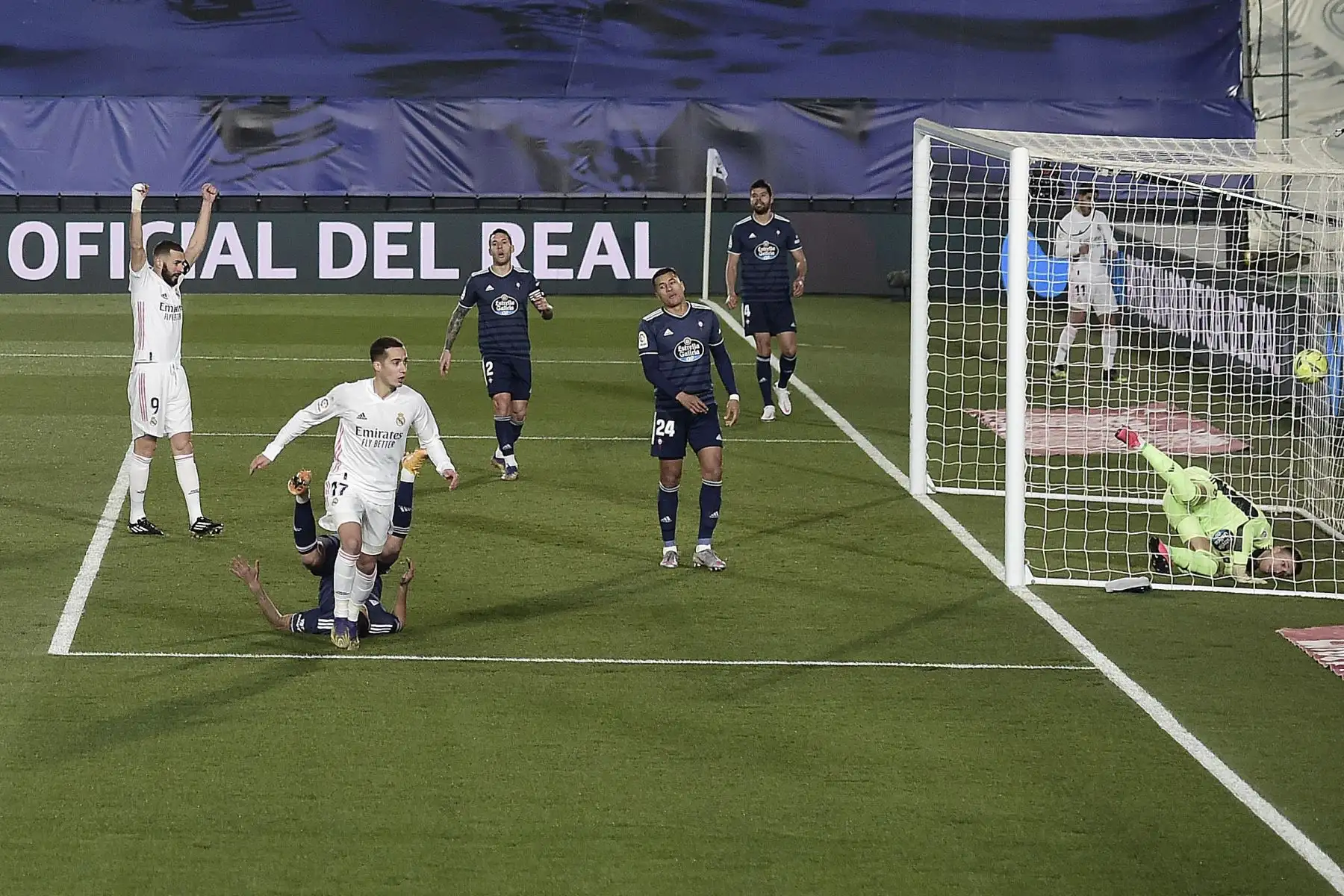 El delantero español del Real Madrid Lucas Vázquez reacciona tras marcar un gol durante el partido de fútbol de la Liga española entre el Real Madrid y el Celta de Vigo en el estadio Alfredo Di Stefano de Valdebebas.
Foto: AFP