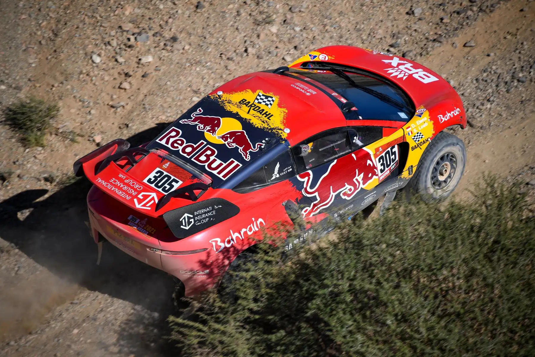 El piloto francés Sebastien Loeb y el copiloto Daniel Elena de Mónaco compiten durante la Etapa 1 del Rally Dakar 2021 entre Jeddah y Bisha en Arabia Saudita.
Foto: AFP