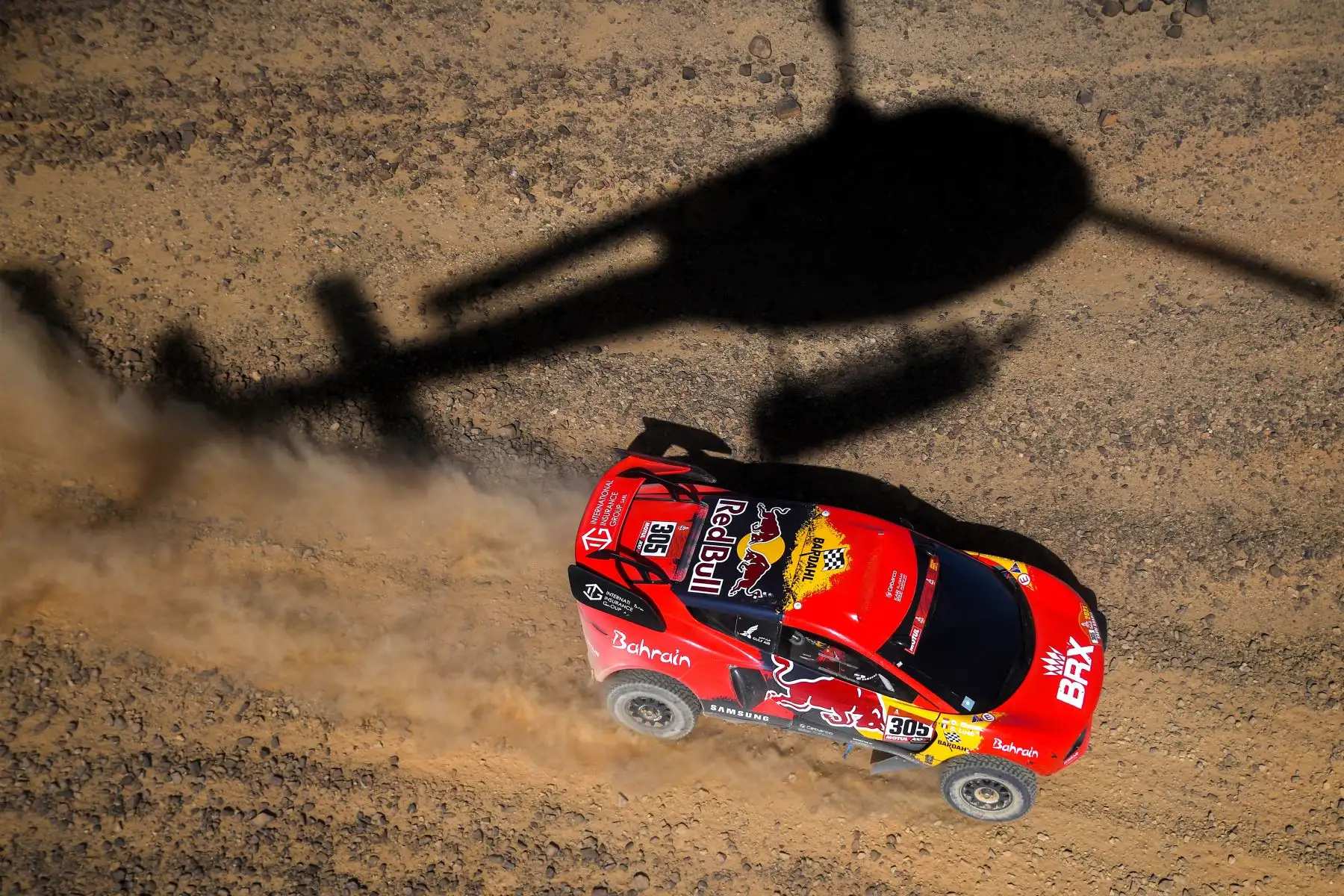 El piloto francés Sebastien Loeb y el copiloto Daniel Elena de Mónaco compiten durante la Etapa 1 del Rally Dakar 2021 entre Jeddah y Bisha en Arabia Saudita.
Foto: AFP