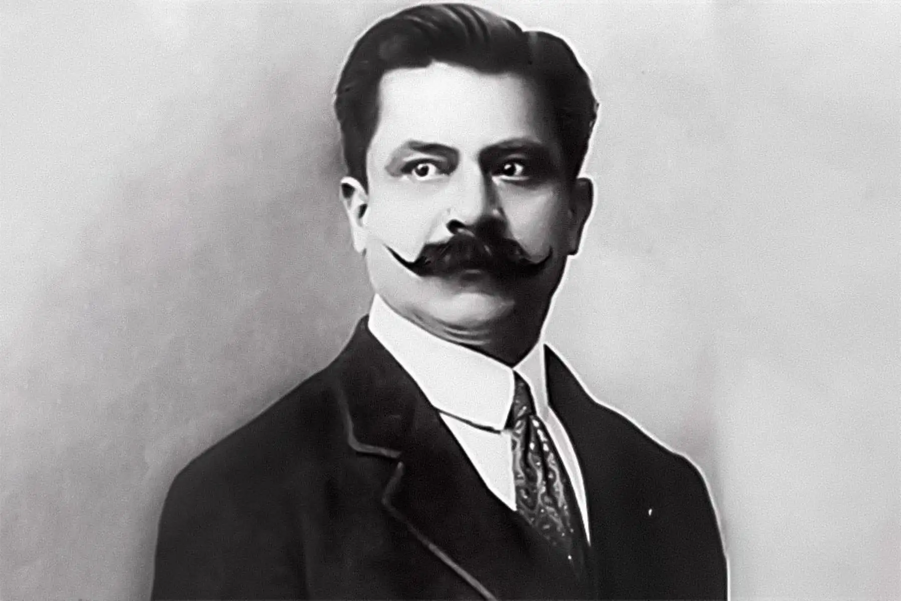 Daniel Alomía Robles (1871-1942) fue uno de los más importantes compositores académicos de tendencia nacionalista. Fue el primer compositor peruano que basó sus composiciones en la investigación y estudio constante de los materiales sonoros nativos y andinos.
Foto: ANDINA/Archivo