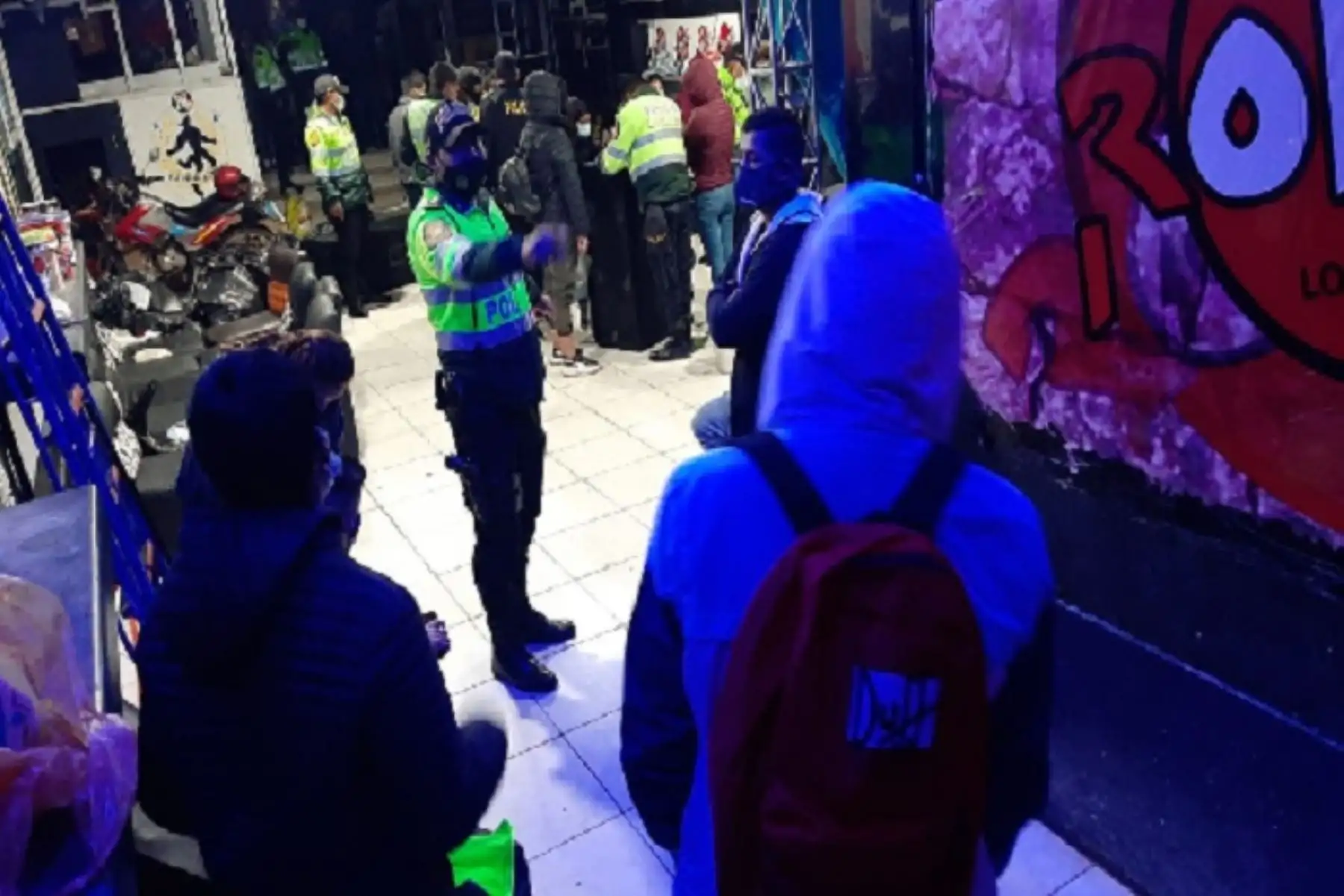Vecinos del lugar denunciaron que dicho local atendía a puertas cerradas a jóvenes que se dedicaban a la ingesta de bebidas alcohólicas