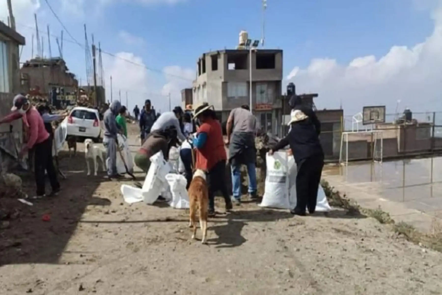 Hasta el momento hay 64 viviendas afectadas, 1 herido,  1 puente vehicular colapsado,  1 colegio y 3 locales públicos dañados, al igual que 7 kilómetros de carretera.