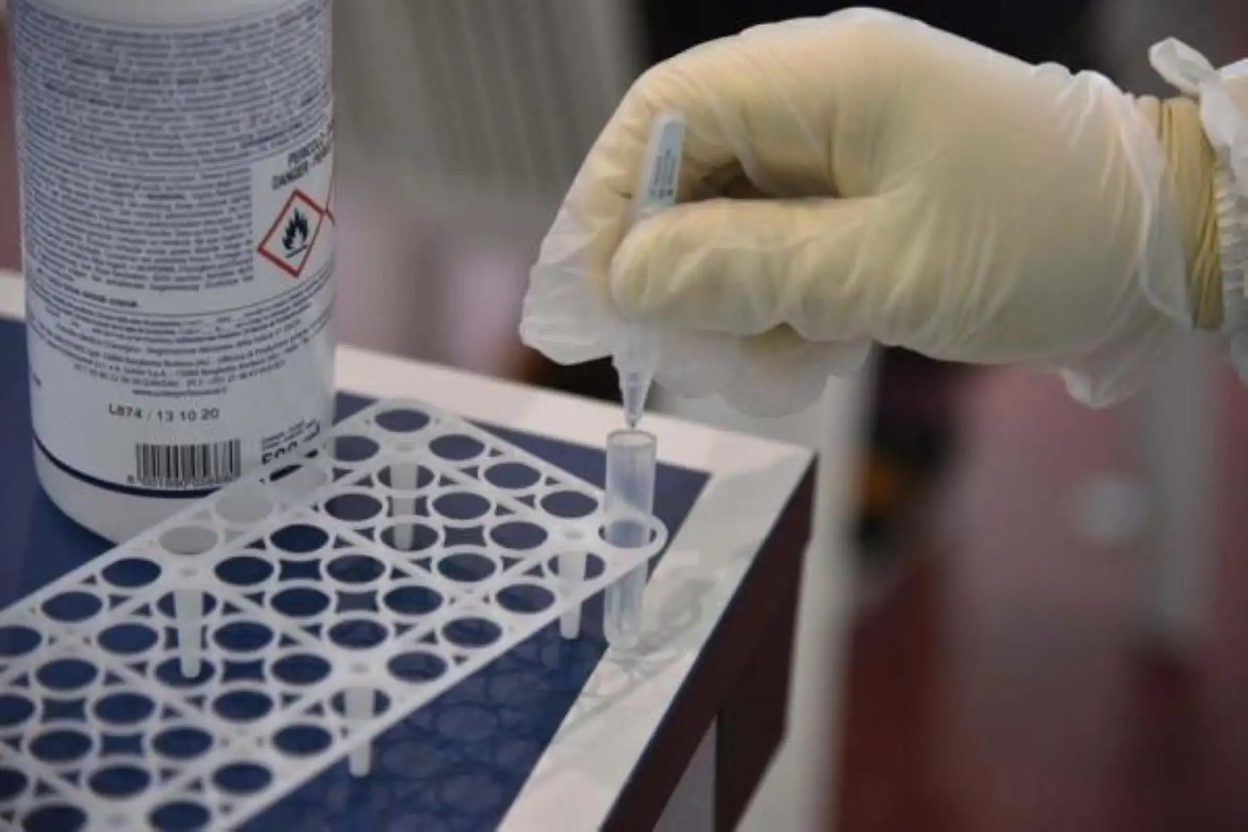 Operaciones de vacunación contra covid-19 con la vacuna Pfizer-BioNTech en el hospital de San Paolo, Milán, Italia. Foto: EFE