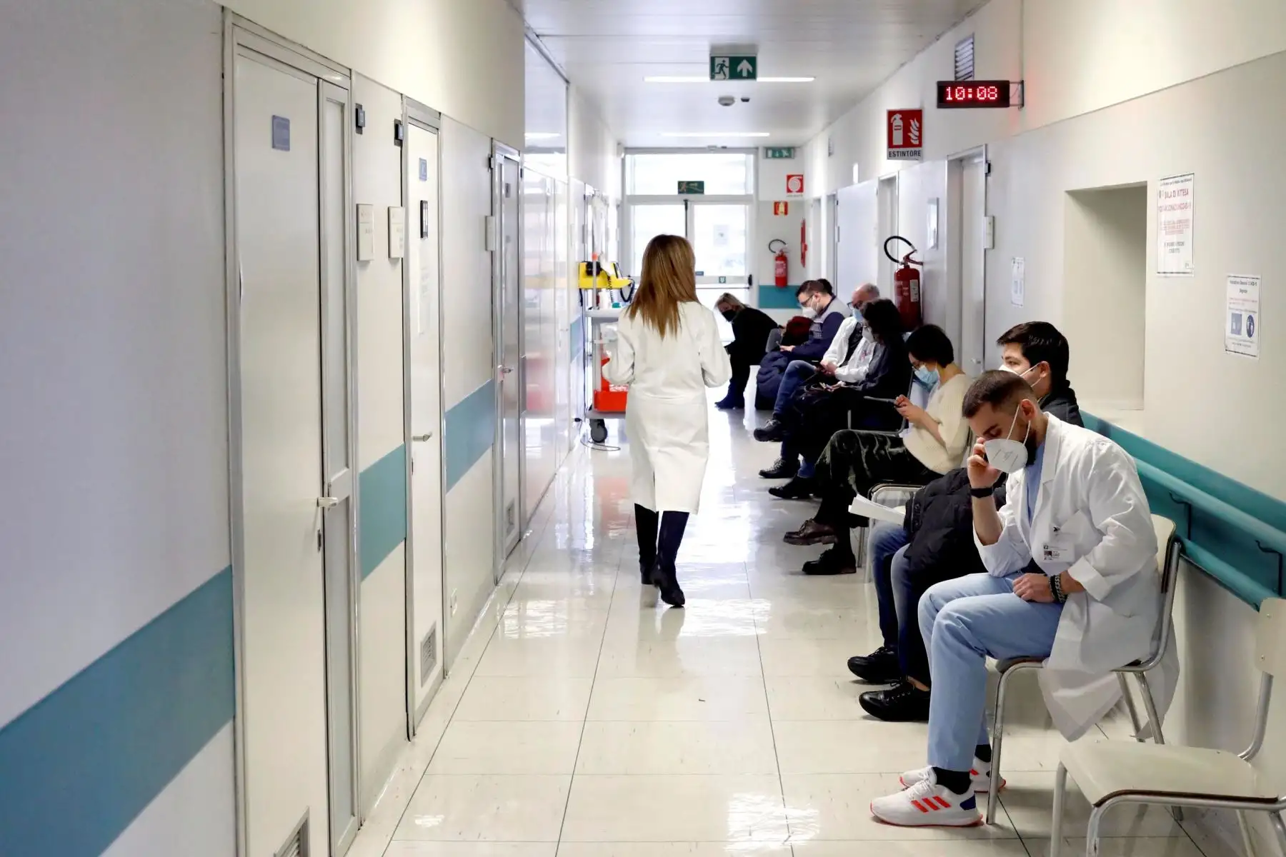 Operaciones de vacunación contra covid-19 con la vacuna Pfizer-BioNTech en el hospital de San Paolo, Milán, Italia. Foto: EFE