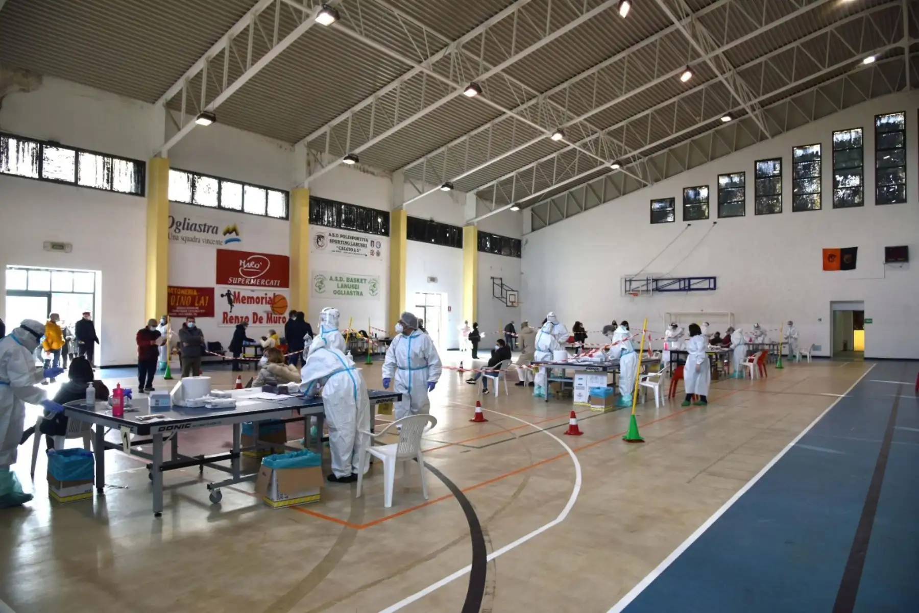 Operaciones de vacunación contra covid-19 con la vacuna Pfizer-BioNTech en el hospital de San Paolo, Milán, Italia. Foto: EFE