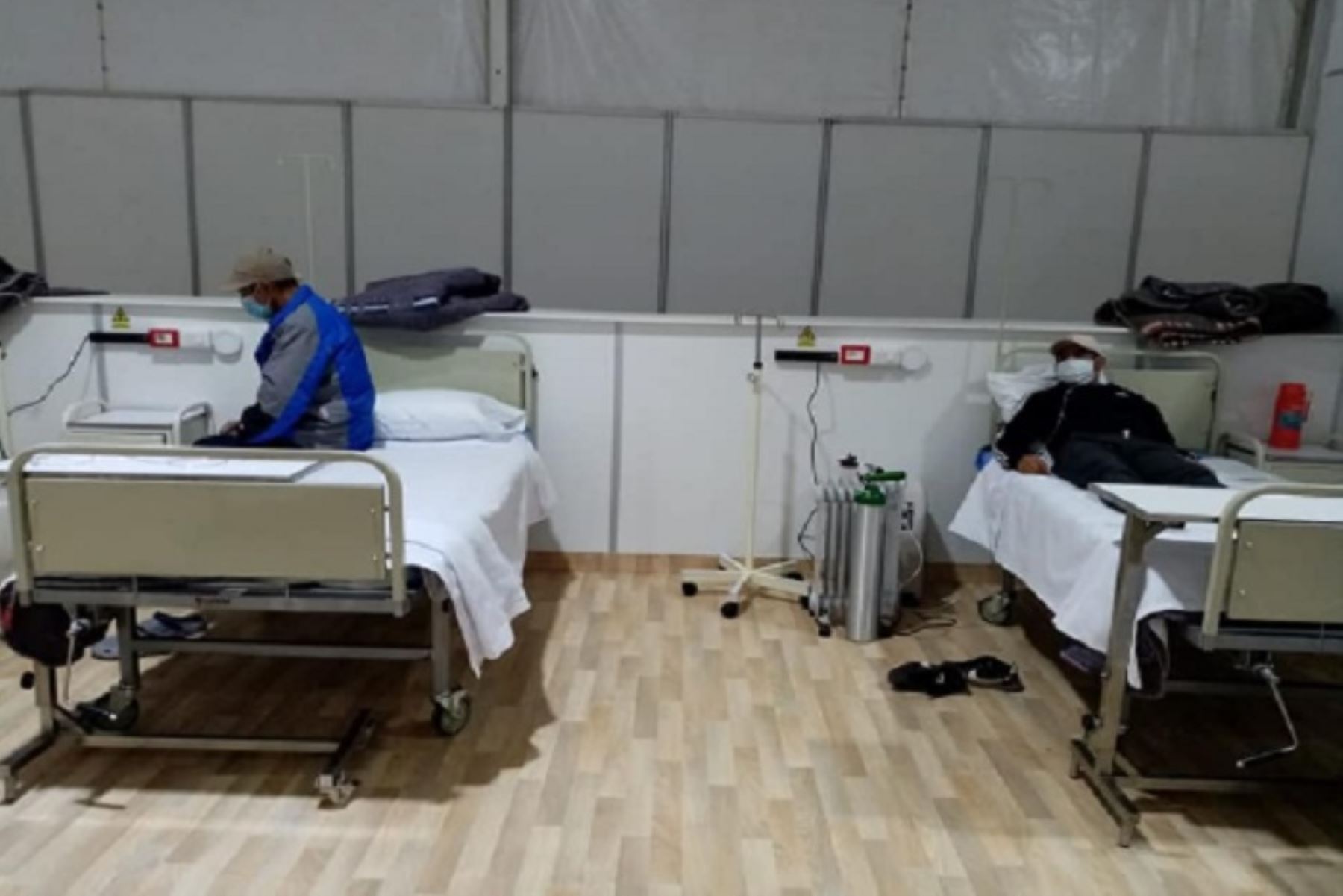 El gobernador regional encargado, Henry Borja Cruzado, visitó las instalaciones del nosocomio huaracino, el único centro de referencia para pacientes covid-19 en la zona sierra de Áncash y que ha llegado a su capacidad en cuanto a camas UCI.