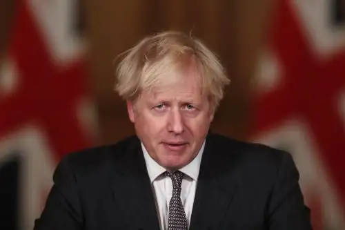 "Los hospitales están bajo más presión que en ningún momento desde el comienzo de la pandemia", dijo Johnson en un discurso a la nación. Foto: AFP