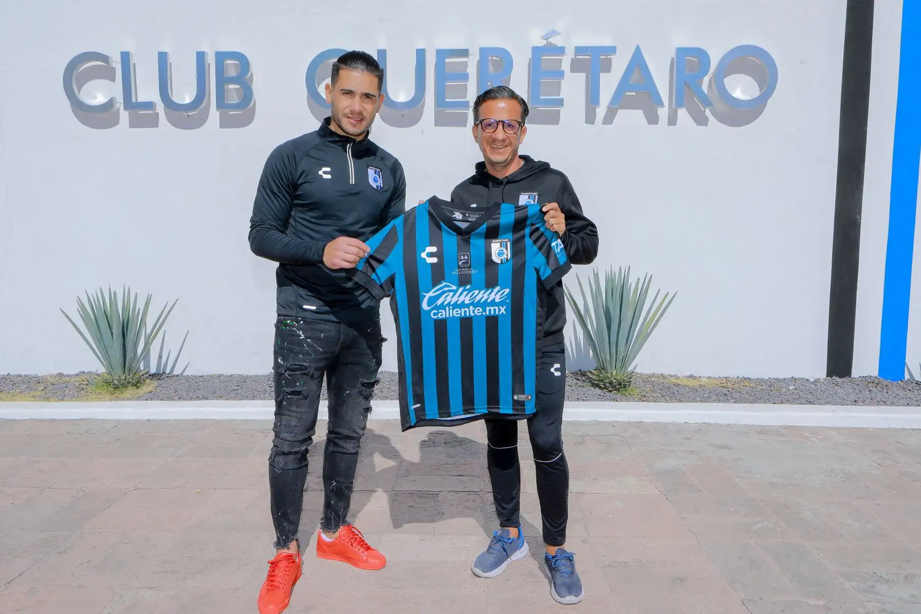 Jonathan Dos Santos se cambia al Querétaro de México