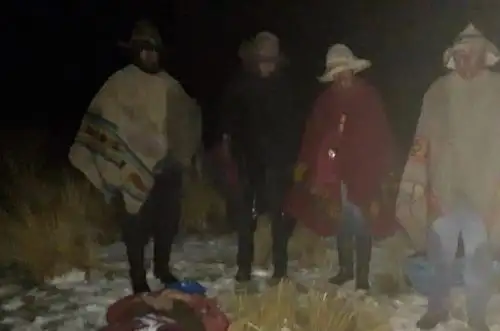 Comuneros del distrito de Chamaca, en la provincia cusqueña de Chumbivilcas, llegaron al lugar donde un rayo fulminó a una mujer y a su nieta.