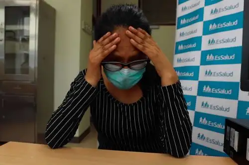 La enfermedad debe ser tratada a tiempo y de forma adecuada ya que, si estos dolores duran más de 72 horas seguidas, producirá cierta discapacidad, ausentismo laboral, problemas sociales y familiares. Foto: ANDINA/EsSalud