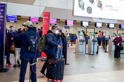 Dos médicos explican cómo debe hacer la cuarentena quiénes lleguen de viaje al país. Foto: ANDINA/Difusión