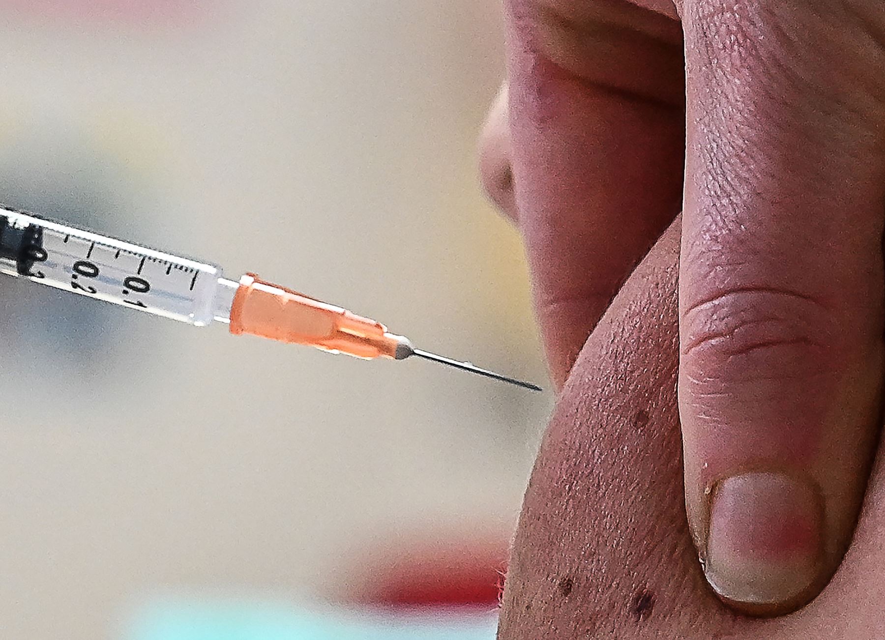 El pasado 30 de diciembre, el mandatario informó que el Gobierno cerró un acuerdo con la farmacéutica Janssen, filial de Johnson & Johnson, para adquirir nueve millones de vacunas contra la covid-19. Foto: AFP