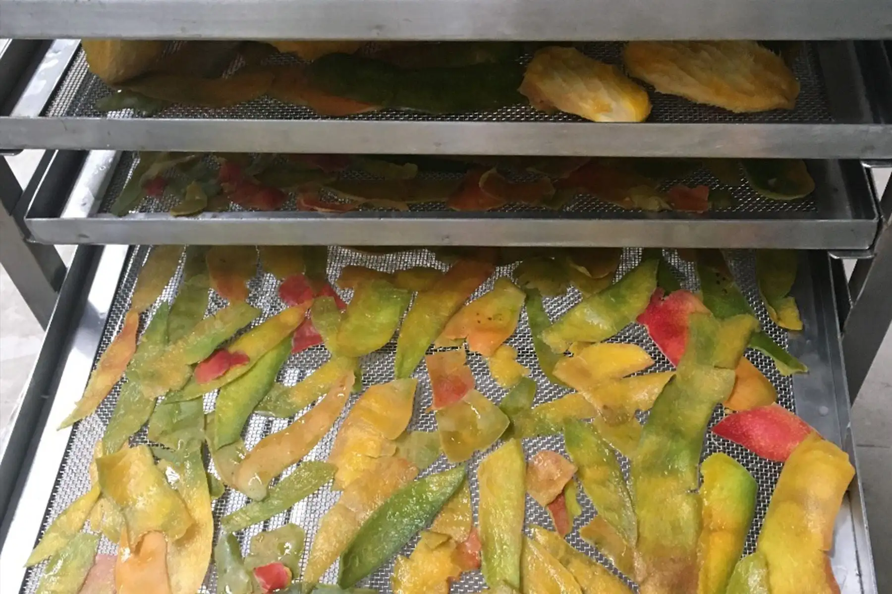Investigadores de la Universidad Nacional Agraria La Molina elaborarán un recubrimiento hecho a base de residuos de mango, lúcuma, uva, palta y cacao, que se aplicará sobre los limones y mandarinas.
