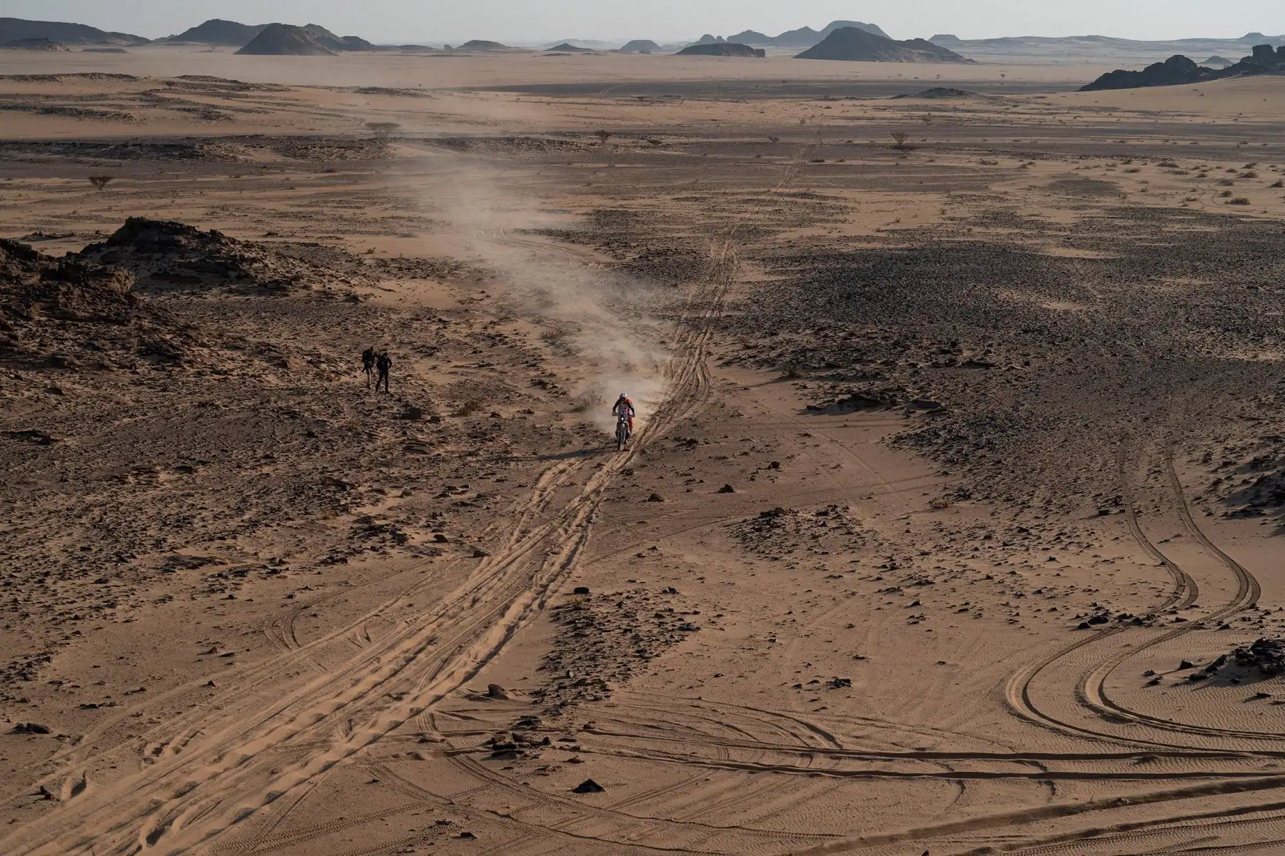El español Jaume Betriu compite en la tercera etapa del Rally Dakar entre Jeddah y Bisha, Arabia Saudí. Foto: EFE
