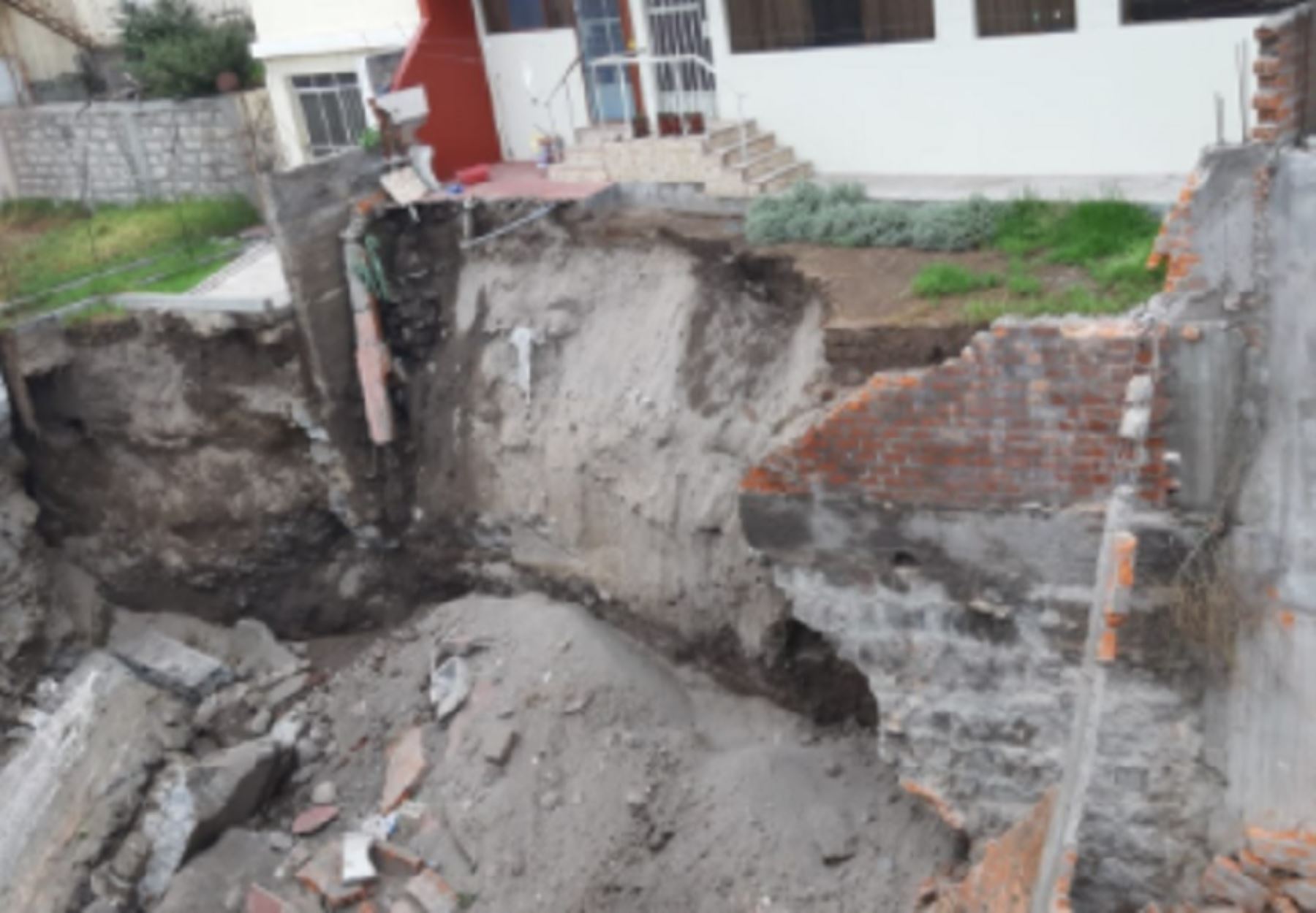 Ministerio de Desarrollo Agrario y Riego (Midagri) insta a municipio de Paucarpata descolmatar cauce afectado por huaico. Foto: Autoridad Nacional del Agua