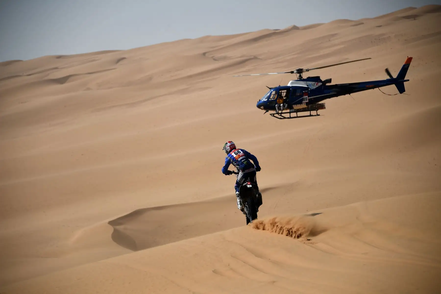 Jamie McCanney, de Gran Bretaña, participa durante la cuarta etapa del Rally Dakar 2021 entre Wadi Ad-Dawasir y la capital de Arabia Saudita. Foto: AFP