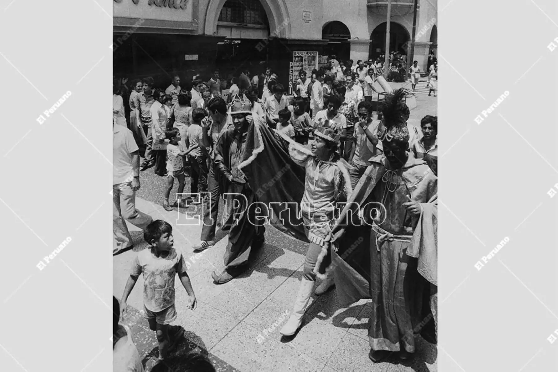 Lima - 21 diciembre 1982 / Los Reyes Magos recorriendo el jirón de La Unión. Foto: Archivo Histórico de El Peruano / Rolando Ángeles