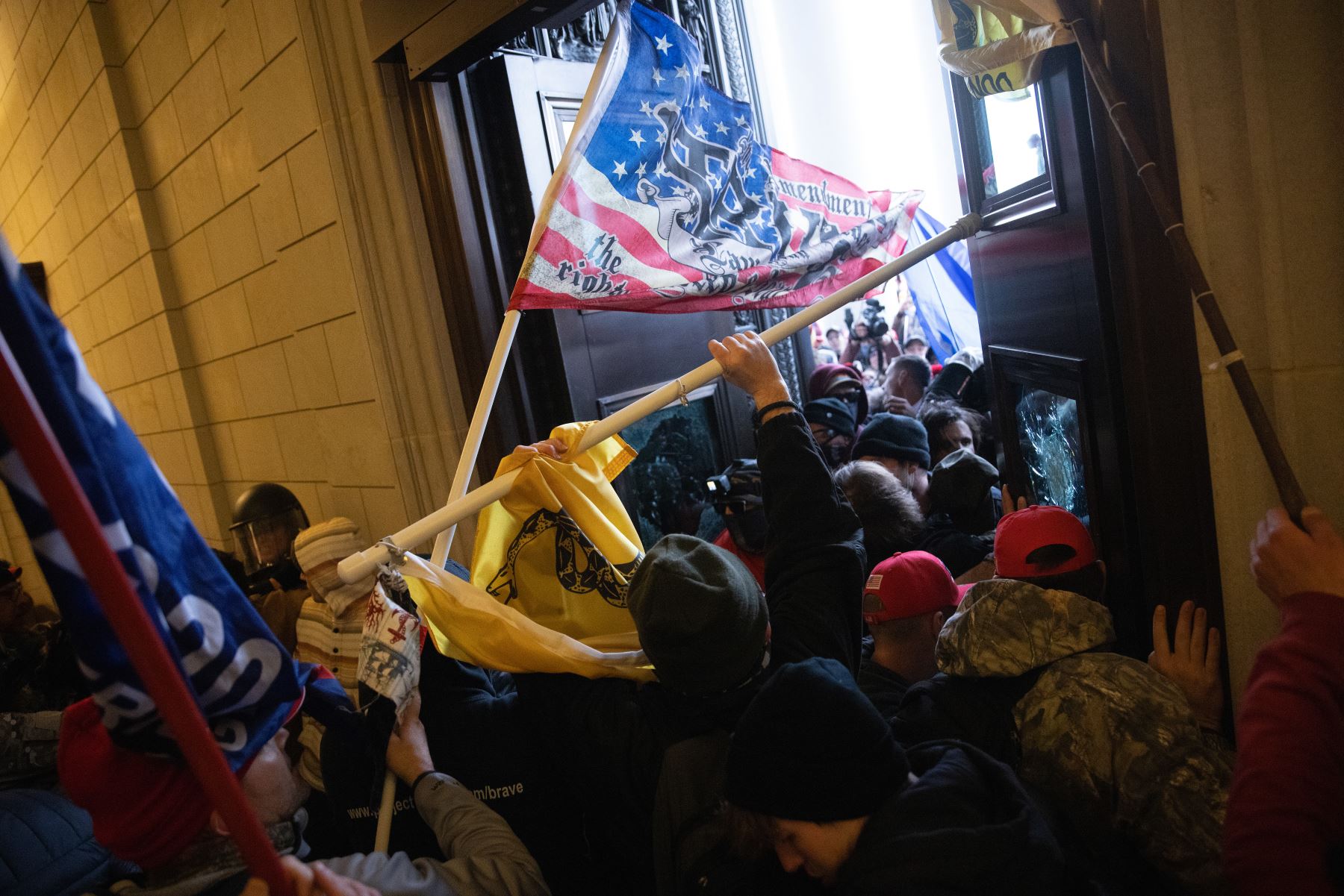 Manifestantes pro Trump entran en el Capitolio de Estados Unidos en Washington (imagen de archivo: 6 de enero 2021). Foto: AFP
