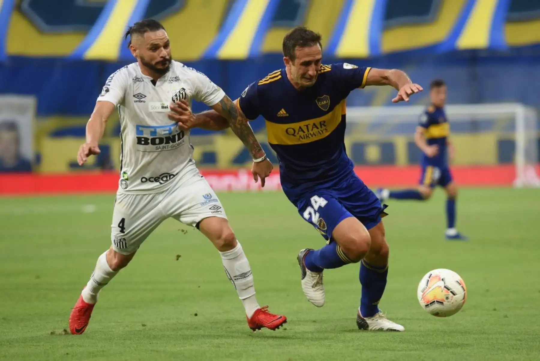Boca Juniors de Argentina y Santos F.C de Brasil se enfrentan en La Bombonera en el partido de ida de las semifinales de la Copa Libertadores. Foto: AFP