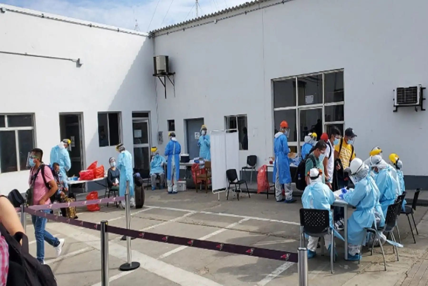 Desde Santiago de Chile se reciben dos vuelos directos a Trujillo por semana, los días martes y sábado. En la víspera llegaron a la ciudad otro grupo con 117 pasajeros.
