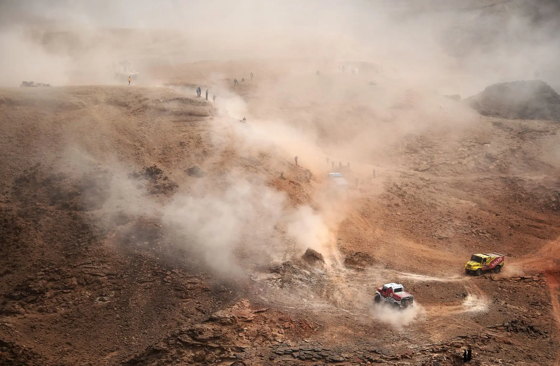 Los competidores viajan durante la etapa 5 del Rally Dakar 2021 entre Riyadh y Buraydah en Arabia Saudita, el 7 de enero de 2021.Foto: AFP