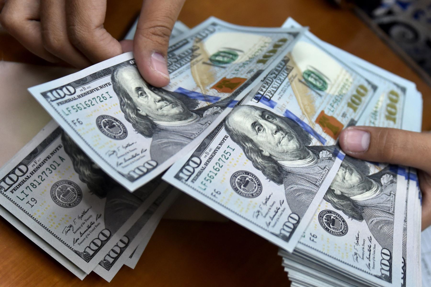 Dólares. Foto: AFP.