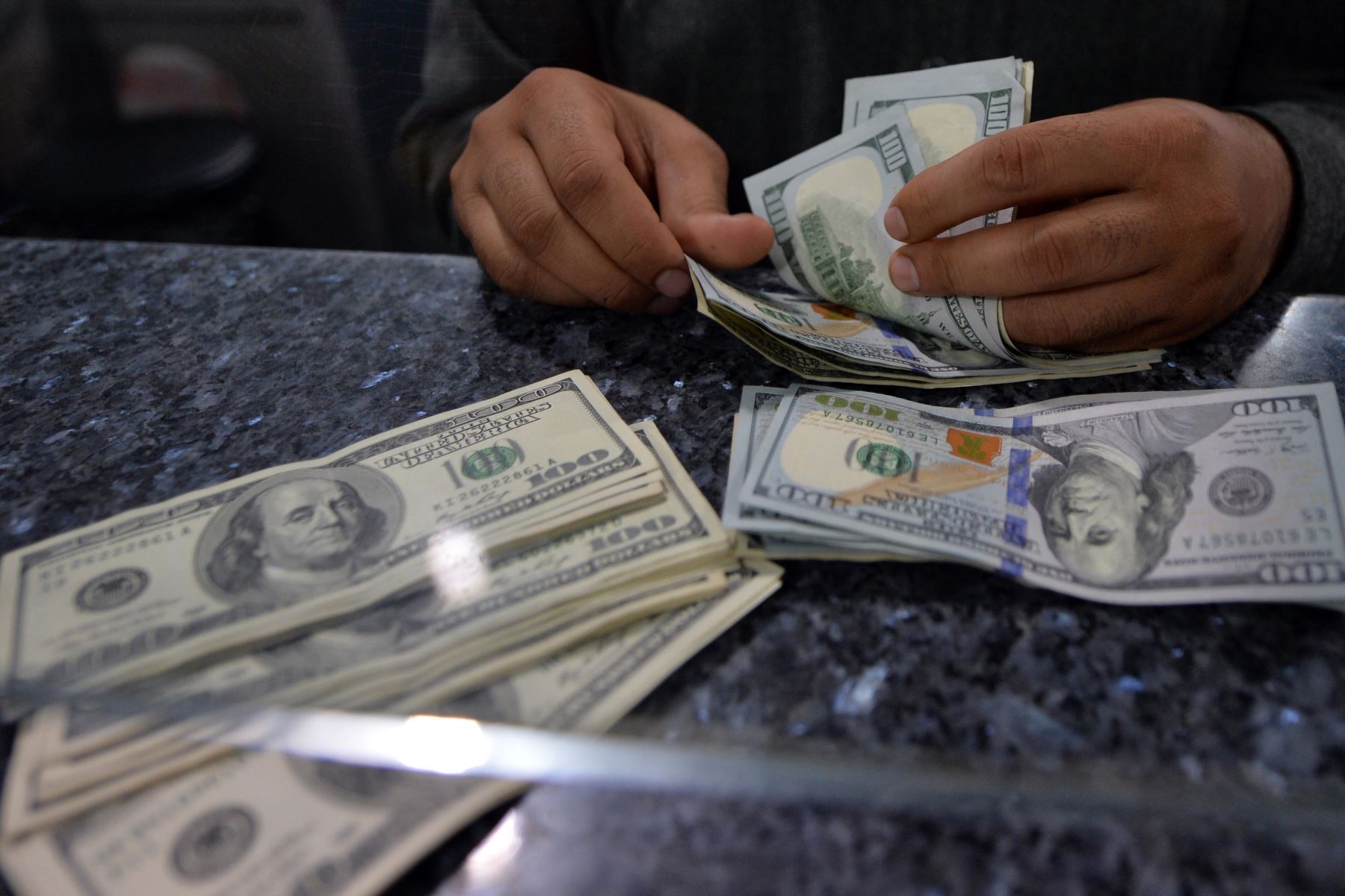 Dólares. Foto: AFP