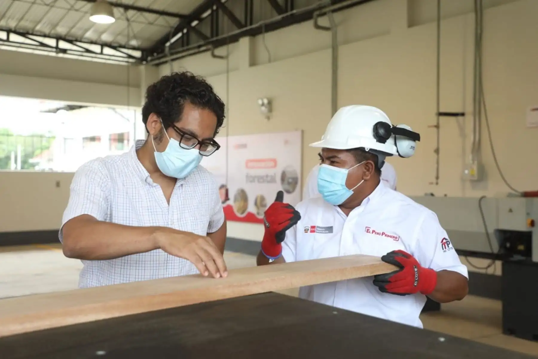 Ministro Luis Chicoma en visita de trabajo.
