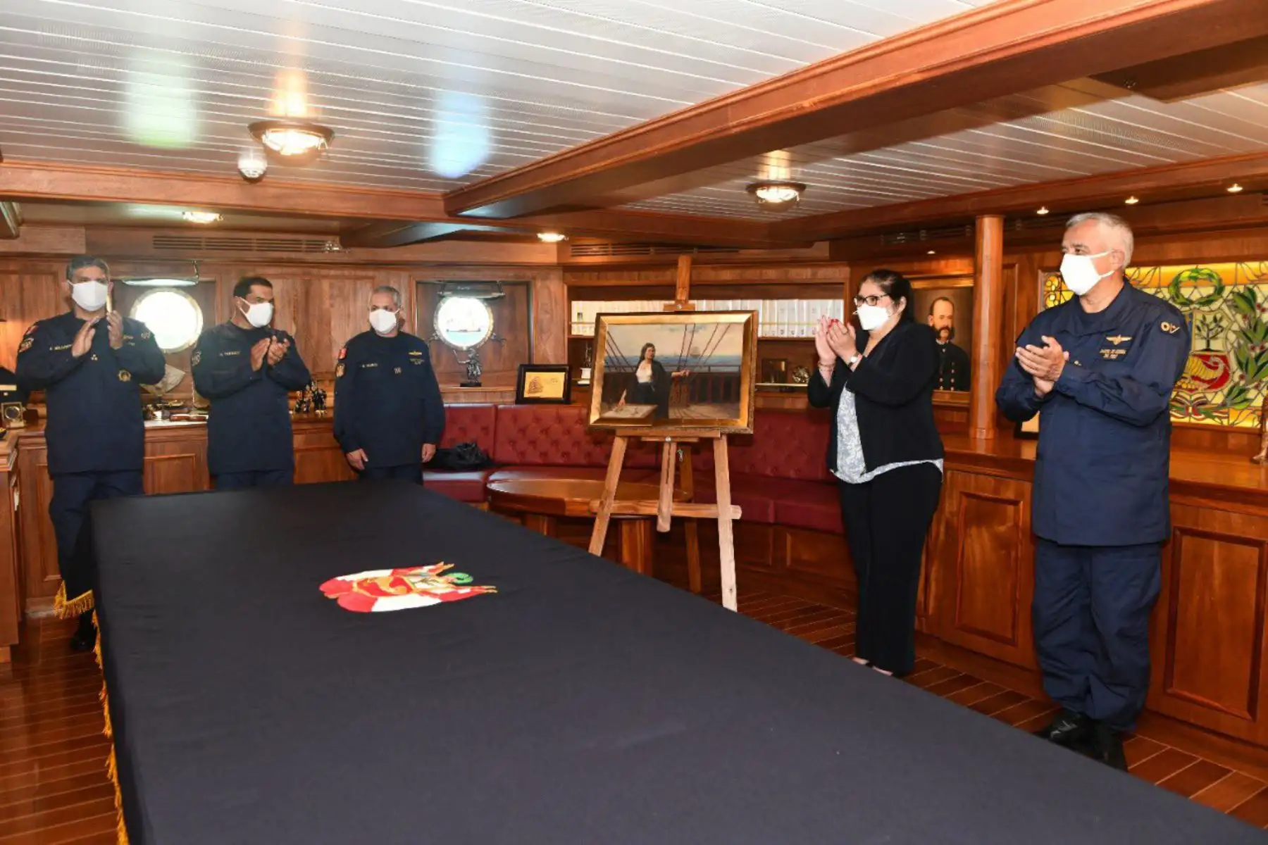 Ministra de Defensa, Nuria Esparch devela el cuadro de Isabel Barreto la única mujer al mando de una expedición naval durante los viajes de descubrimiento y conquista del siglo XVI.
Foto: Mindef