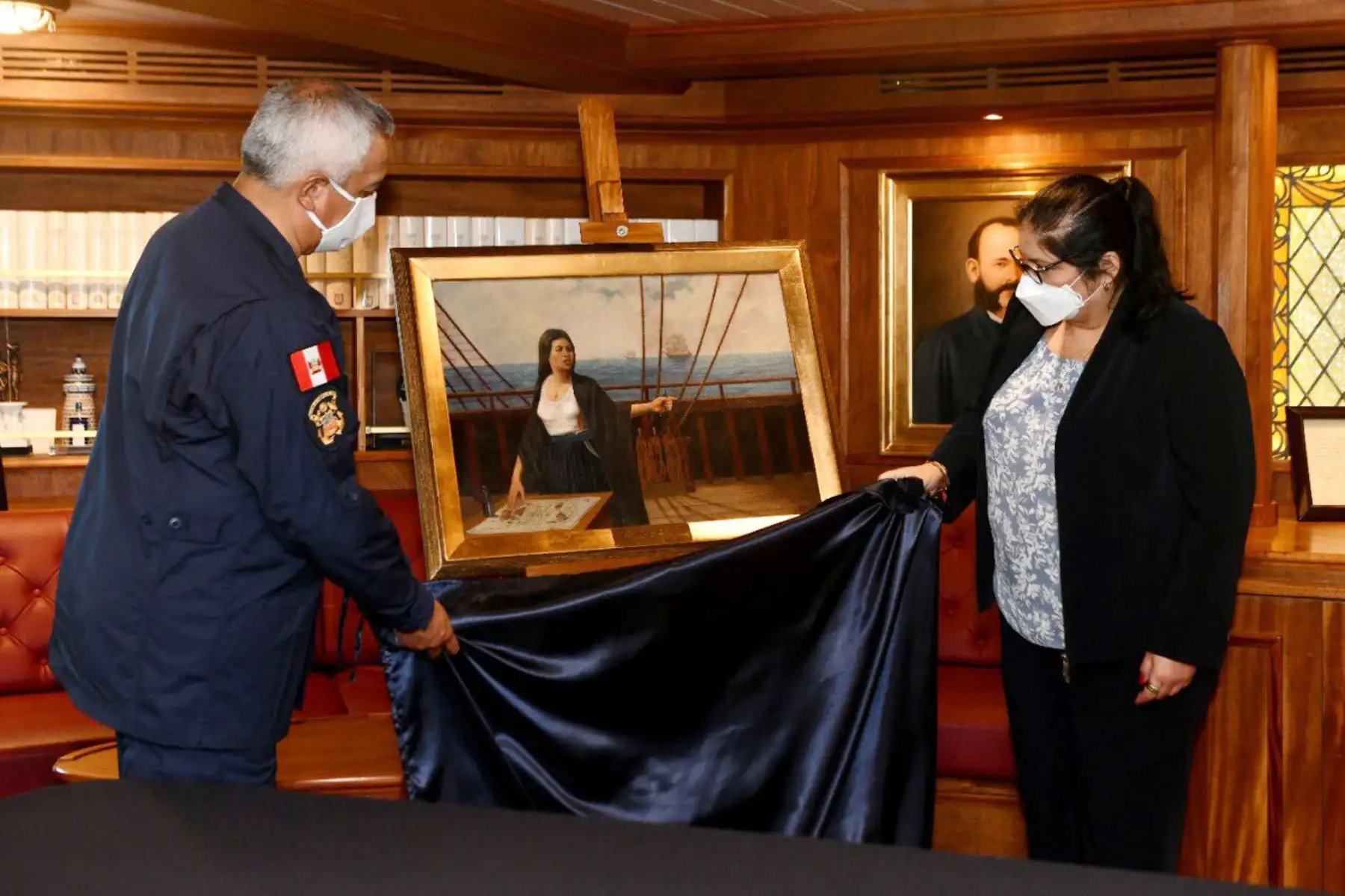 Ministra de Defensa, Nuria Esparch devela el cuadro de Isabel Barreto la única mujer al mando de una expedición naval durante los viajes de descubrimiento y conquista del siglo XVI.
Foto: Mindef