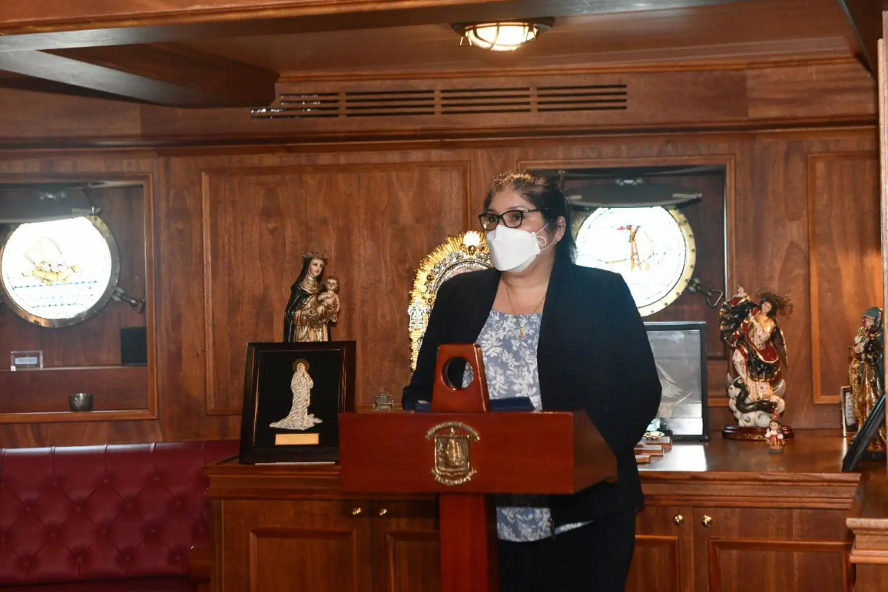 Isabel Barreto es la primera mujer en ostentar el título de almirante en la historia de la navegación española, dejó un inmenso legado y motivo de inspiración para venideras generaciones de mujeres de mar que forjan a diario su carácter y determinación en la Marina de Guerra del Perú.
Foto: Mindef