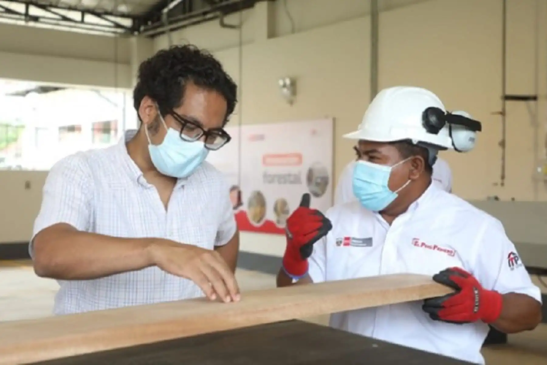 El ministro de la Producción, José Luis Chicoma Lúcar, indicó que la inversión de más de S/ 18 millones ha permitido que el CITE cuente con modernos laboratorios, salas de capacitación y plantas pilotos: una para productos como cacao, copoazú y castaña; y otra para sector forestal maderable. Foto: Produce