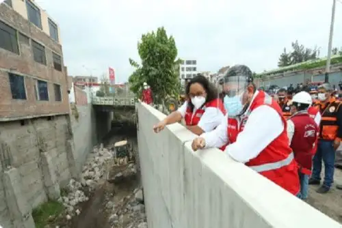 Ministra de Vivienda inspeccionó zonas afectadas por lluvias en Arequipa