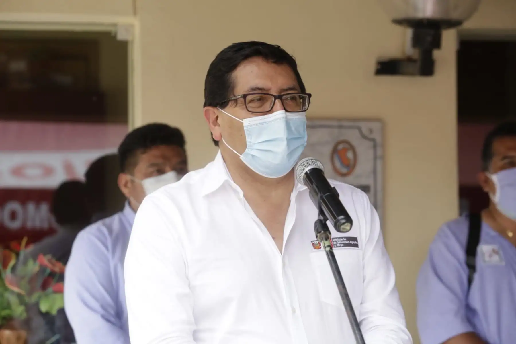 Los ministros de Trabajo y de Agricultura, junto al gobernador regional del Ica, informan en conferencia de prensa los acuerdos alcanzados durante la reunión de la comisión de diálogo. Foto: @MTPE_Peru