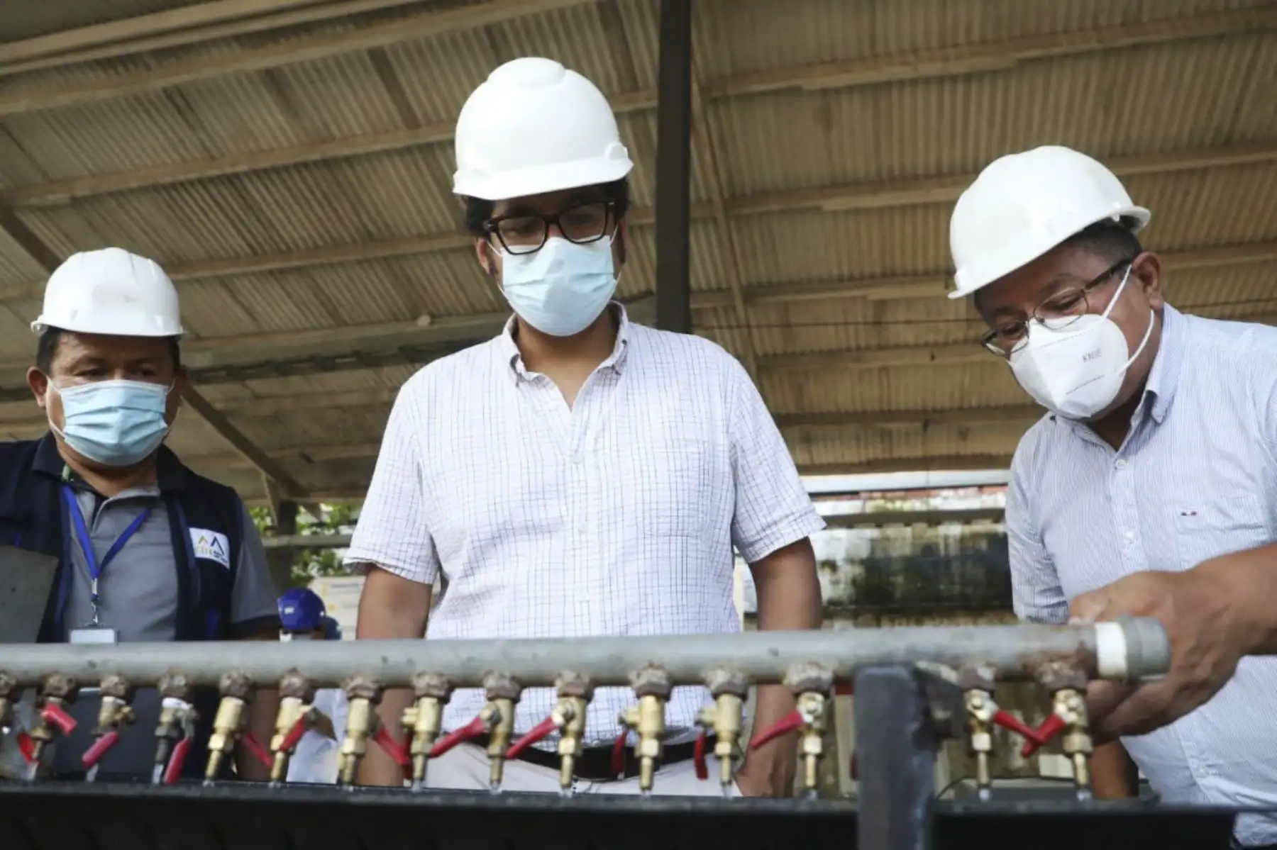 Ministro de la producción, José Luis Chicoma, visita la planta procesadora de castaña de la empresa Candela Perú, la cual ha recibido los servicios de capacitación del CITEproductivo Madre de Dios, contribuyendo al desarrollo y fortalecimiento de cadenas de valor basadas en la biodiversidad peruana. Foto: Produce