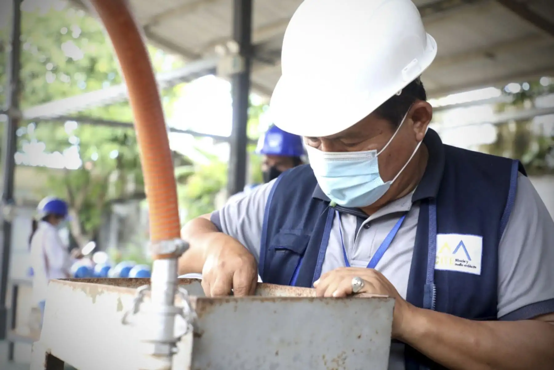 Ministro de la producción, José Luis Chicoma, visita la planta procesadora de castaña de la empresa Candela Perú, la cual ha recibido los servicios de capacitación del CITEproductivo Madre de Dios, contribuyendo al desarrollo y fortalecimiento de cadenas de valor basadas en la biodiversidad peruana. Foto: Produce