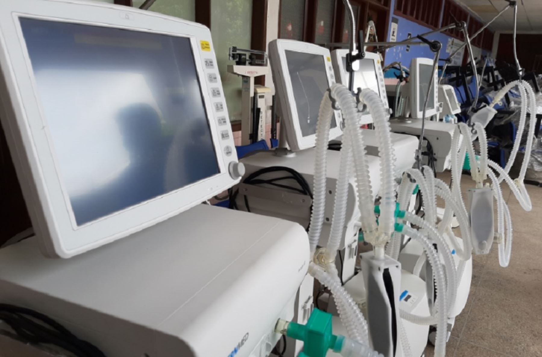 Con el objetivo de fortalecer la atención a pacientes críticos, la Red Asistencial Loreto de EsSalud amplió la cobertura de camas en la Unidad de Cuidados Intensivos (UCI) para pacientes críticos con coronavirus que requieran ventilación mecánica en el Hospital III de Iquitos. Foto: EsSalud