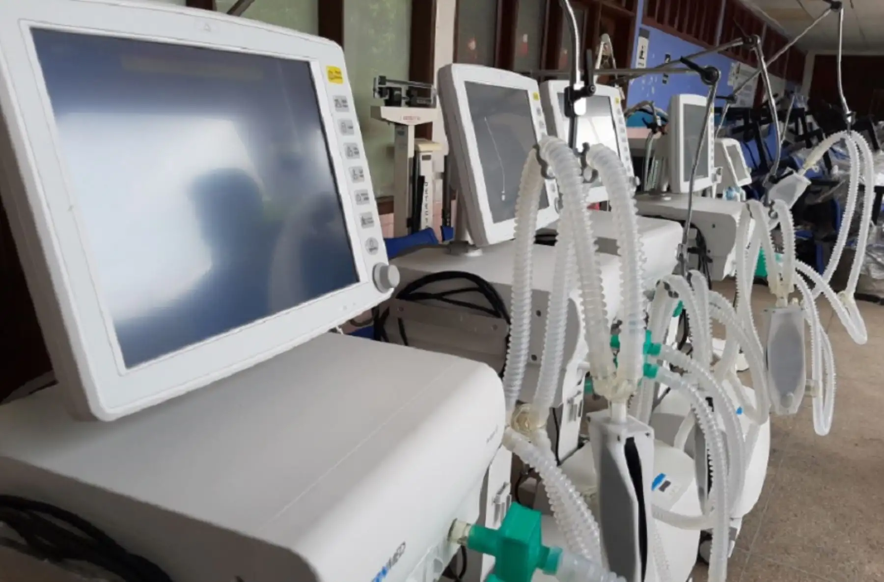 Con el objetivo de fortalecer la atención a pacientes críticos, la Red Asistencial Loreto de EsSalud amplió la cobertura de camas en la Unidad de Cuidados Intensivos (UCI) para pacientes críticos con coronavirus que requieran ventilación mecánica en el Hospital III de Iquitos. Foto: EsSalud