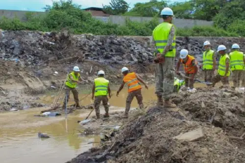 En un trabajo conjunto, las Fuerzas Armadas y la Policía Nacional intervinieron y neutralizaron once pasos ilegales en la frontera con Ecuador, en el departamento de Tumbes, gracias a un trabajo coordinado con sus pares del país vecino. Foto: Ejército del Perú