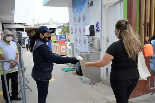 Autoridades reconocen los esfuerzos de bioseguridad contra el covid-19 en siete mercados saludables de la región Lambayeque. Foto: ANDINA/Difusión