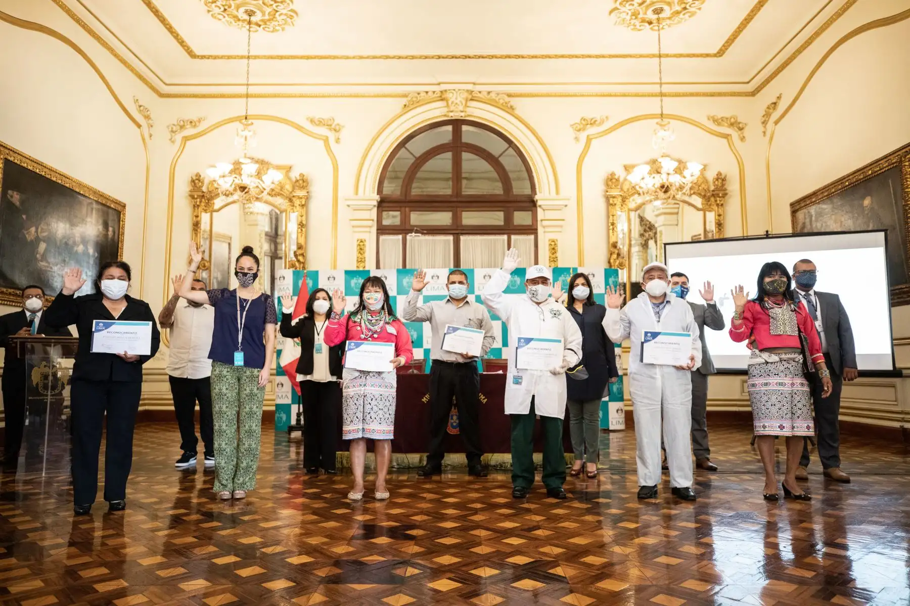 El alcalde de Lima, Jorge Muñoz, presentó la campaña Lima, Ciudad de Emprendedores, la cual consta de seis minidocumentales que tratan sobre el esfuerzo y sacrificio de los comerciantes emergentes de la capital para salir adelante en el actual contexto de pandemia.
Foto: Municipalidad de Lima