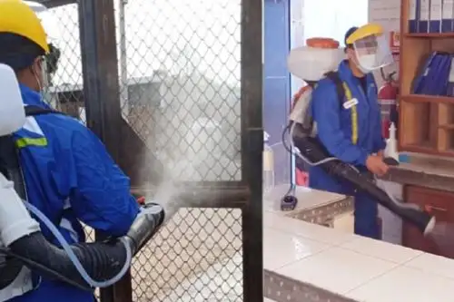 Con la finalidad de minimizar los riesgos y evitar un posible rebrote de covid-19 en los penales, la Oficina Regional Sur Arequipa viene reforzando las acciones de prevención en desinfección y fumigación de los ambientes externos e internos. Foto: Inpe