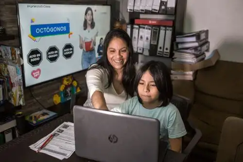 Especialista destacan que la estrategia Aprendo en casa fue la mejor decisión para la enseñanza remota. Foto: Minedu