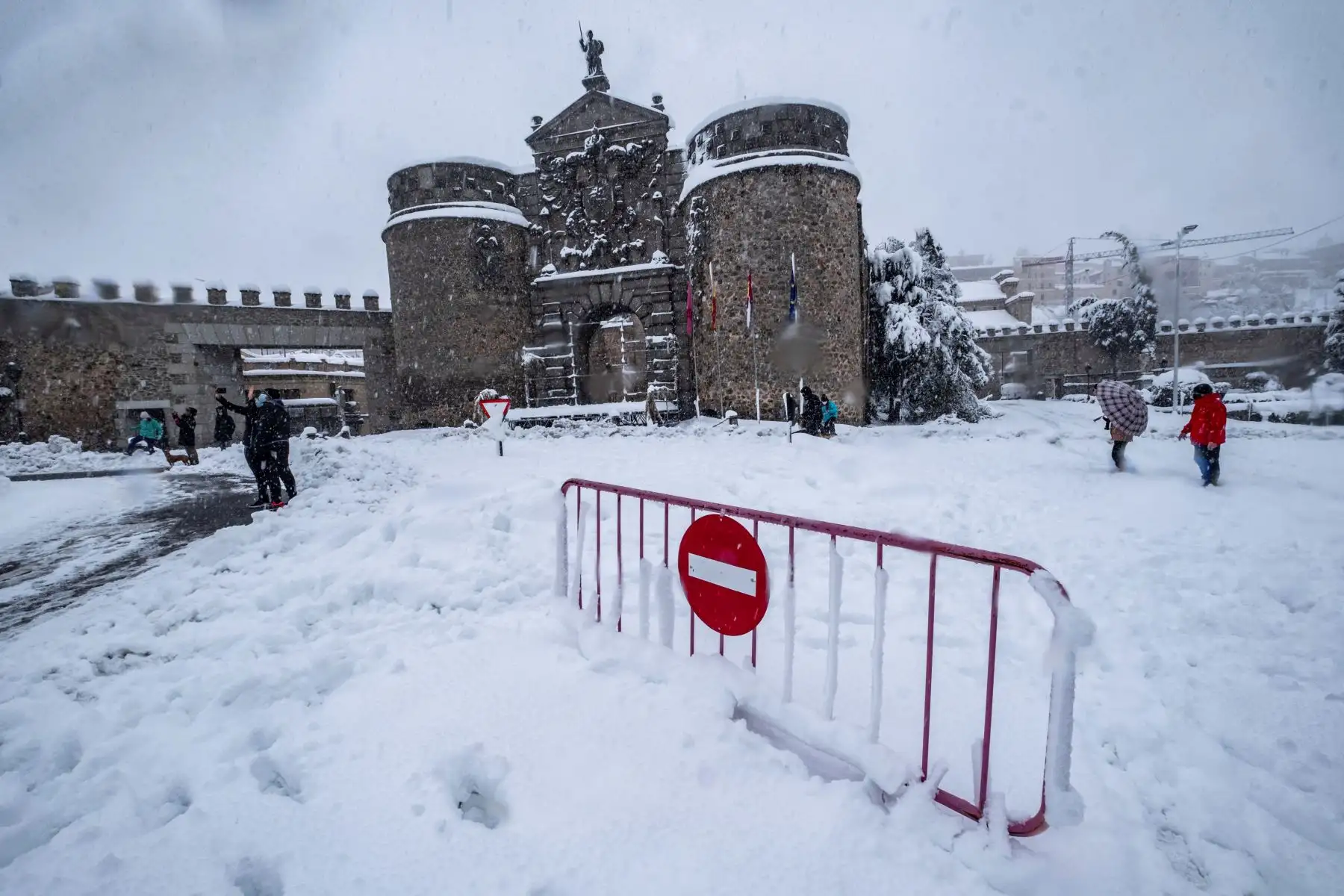 Madrid amanece sin autobuses, con cortes en Metro y sin vuelos en Barajas. Foto: EFE